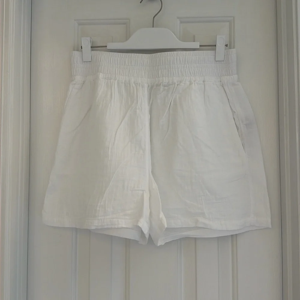 Boden linen shorts. White. Size 10